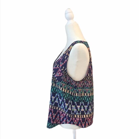 Sleeveless Aztec V-Neck Top - Picture 5 of 10